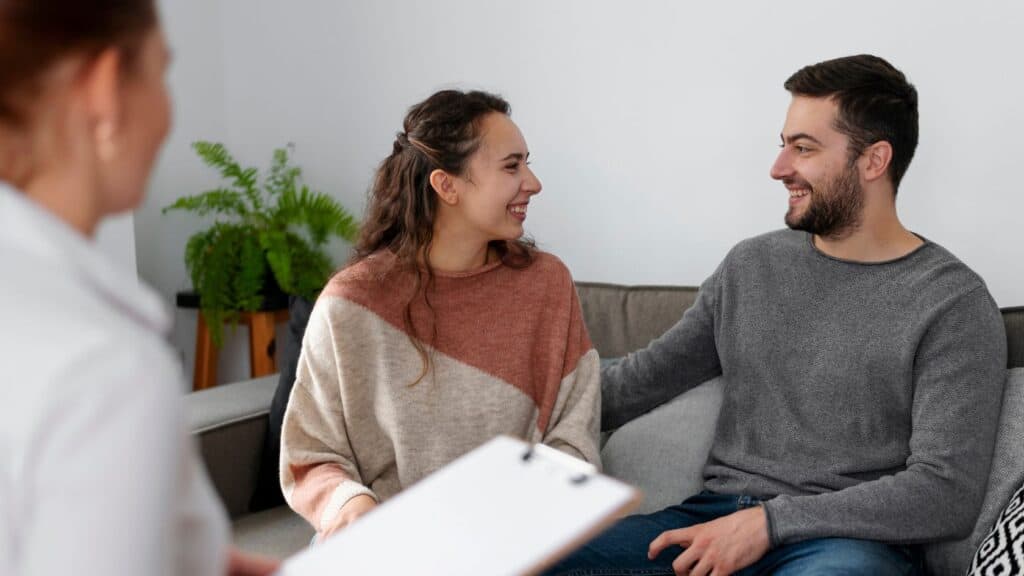 A happy couple during a session of couples therapy in Houston.