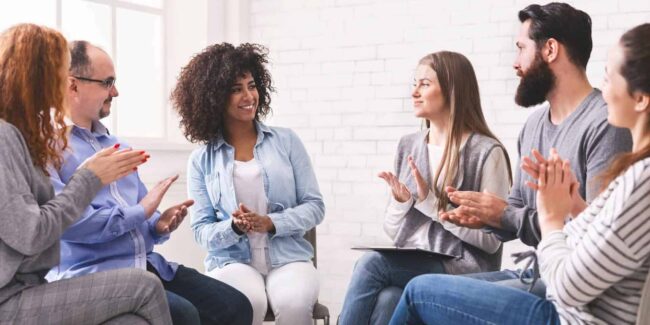 group session discussing differences in group and individual therapy